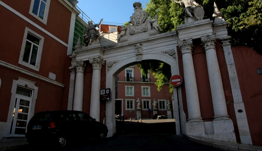 Centro Hospitalar Universitário Lisboa Central atropela direitos dos internos, o bom senso e a legalidade