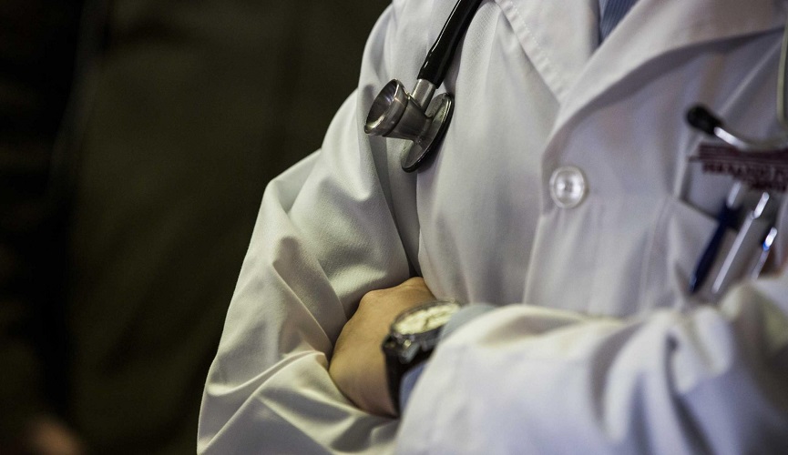 Público: Metade dos jovens médicos admite emigrar quando já for especialista